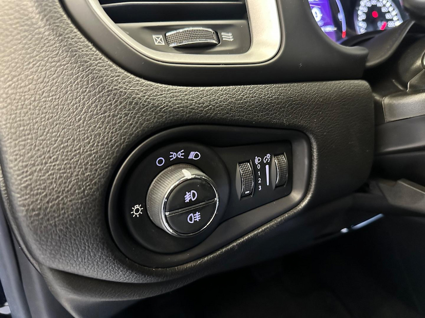 Foto do veículo JEEP RENEGADE  LONGITUDE 1.8 FLEX AUTOMATICO 2020 61.620 KM 83.900,00