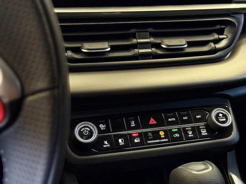 Foto do veículo FIAT FASTBACK  AUDACE TURBO 200 FLEX AT 4P 2023 12.120 KM 112.900,00