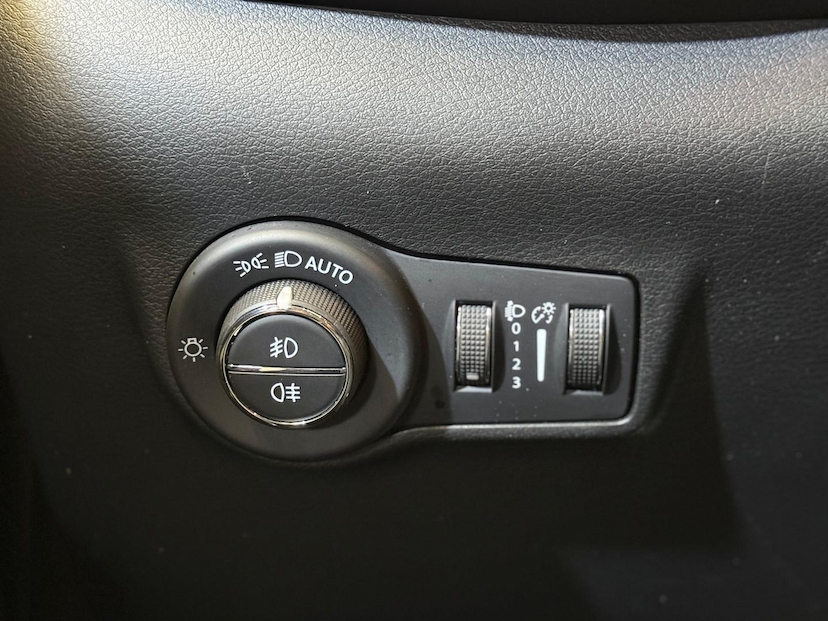 Foto do veículo JEEP COMPASS  LONG TF 2022 76.050 KM 116.900,00