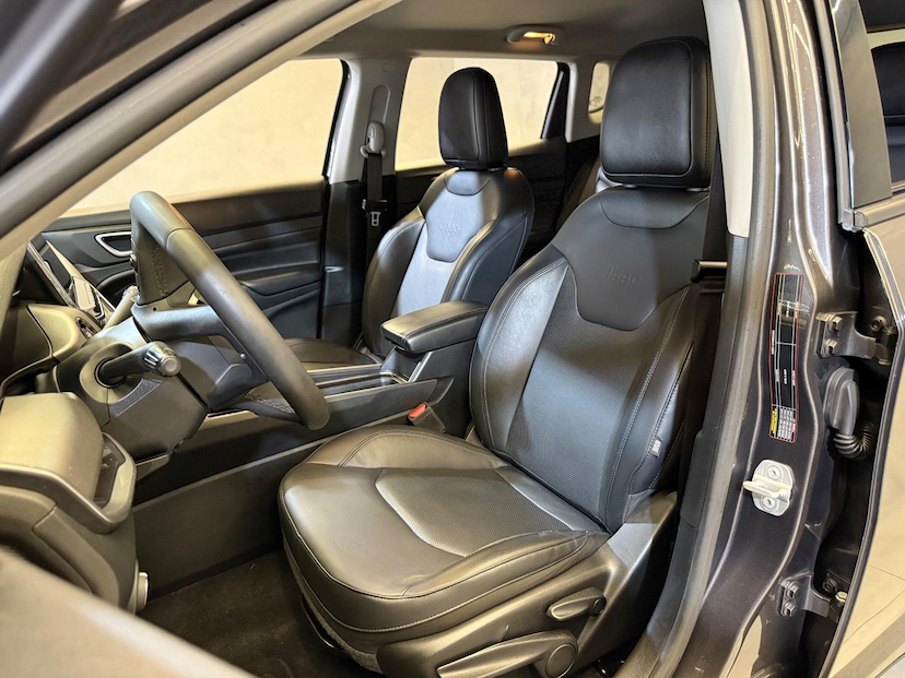 Foto do veículo JEEP COMPASS  LONG TF 2022 76.050 KM 116.900,00
