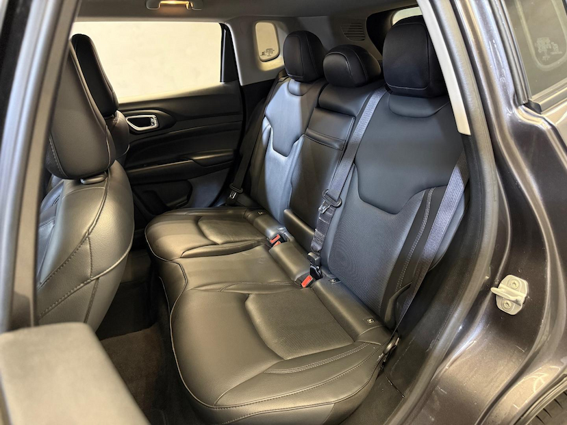 Foto do veículo JEEP COMPASS  LONG TF 2022 76.050 KM 116.900,00