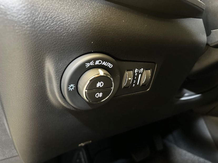 Foto do veículo JEEP COMPASS  LONG. T270 1.3 TB 4X2 FLEX AUT. 2022 74.362 KM 116.900,00