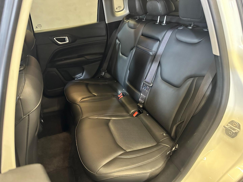 Foto do veículo JEEP COMPASS  LONG. T270 1.3 TB 4X2 FLEX AUT. 2022 74.362 KM 116.900,00
