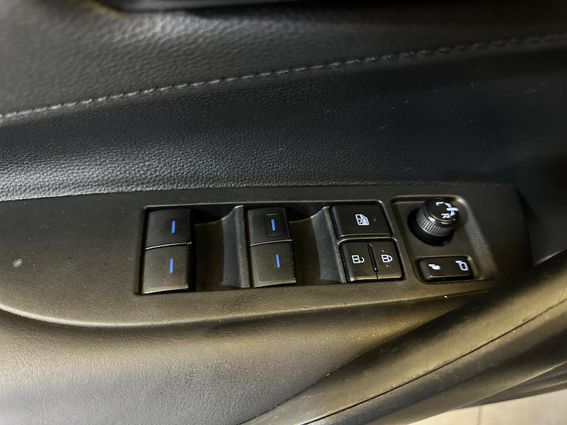 Foto do veículo TOYOTA COROLLA  GLI 20 2022 35.899 KM 119.900,00