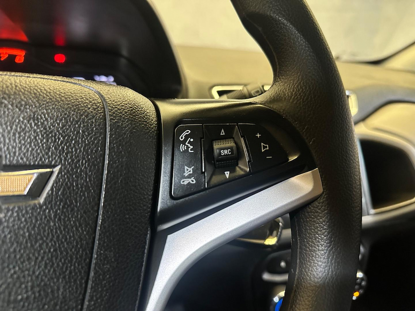 Foto do veículo CHEVROLET ONIX  1.0 MT LT 2019 95.280 KM 53.900,00