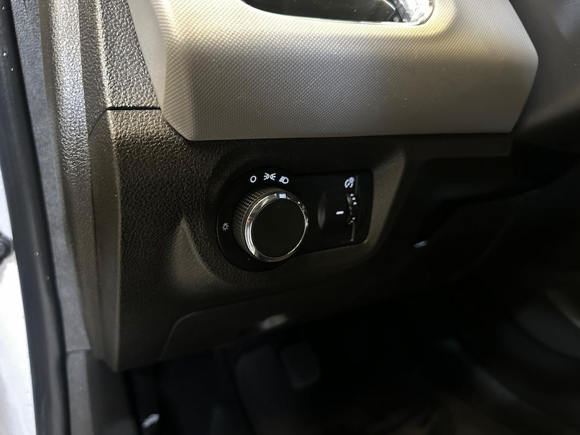 Foto do veículo CHEVROLET ONIX  1.0 MT LT 2019 95.280 KM 53.900,00