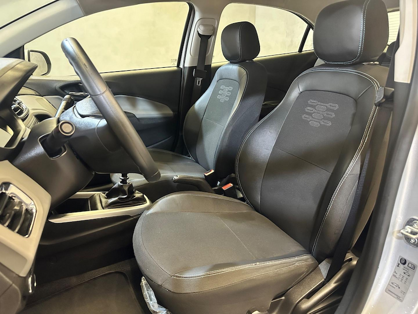 Foto do veículo CHEVROLET ONIX  1.0 MT LT 2019 95.280 KM 53.900,00