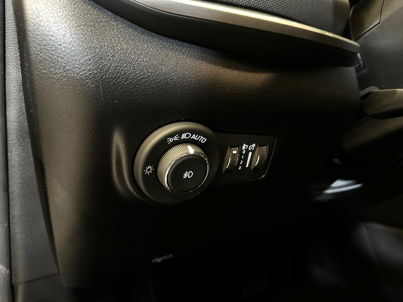 Foto do veículo JEEP COMPASS  LONG TF 2024 12.015 KM 150.900,00