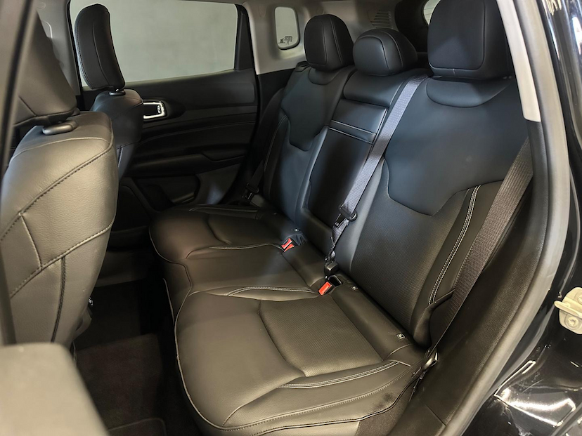 Foto do veículo JEEP COMPASS  LONG TF 2024 12.015 KM 150.900,00