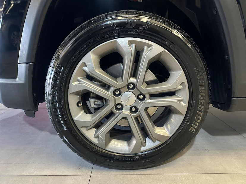 Foto do veículo JEEP COMPASS  LONG TF 2024 12.015 KM 150.900,00
