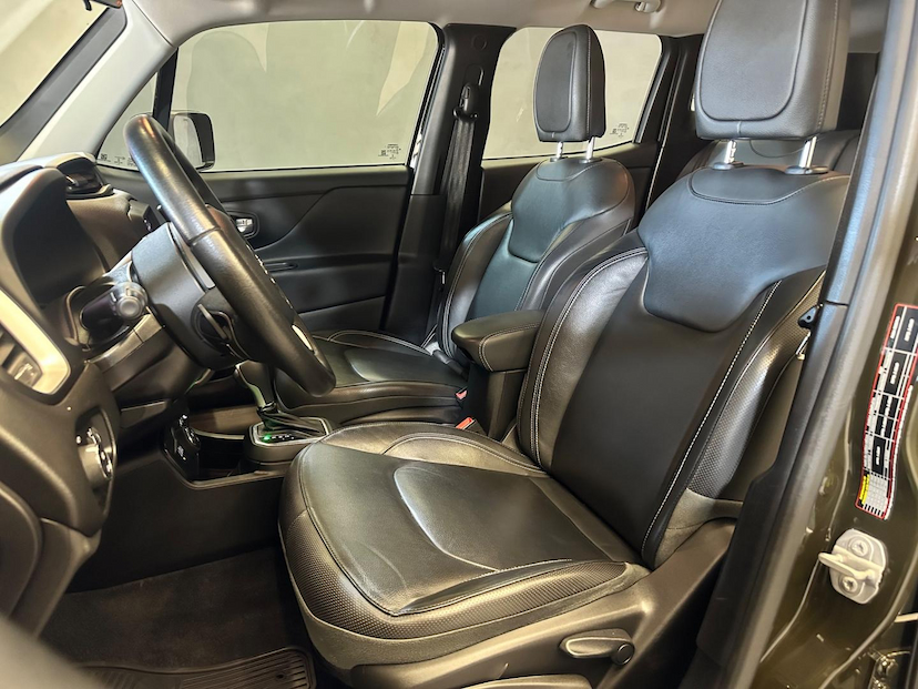 Foto do veículo JEEP RENEGADE  LONGITUDE 4X4 AUTOMATICO 2021 64.980 KM 107.900,00