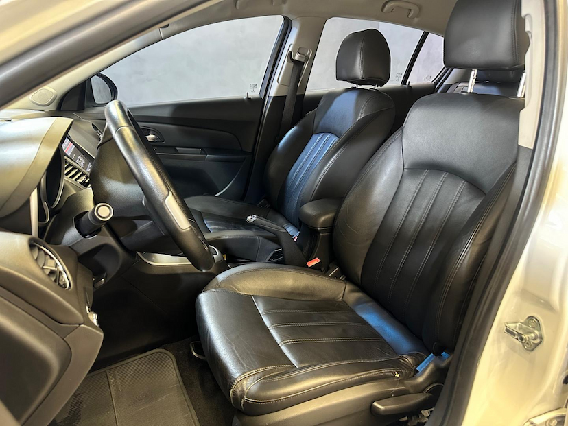 Foto do veículo CHEVROLET CRUZE  LT HB 2014 140.582 KM 62.900,00