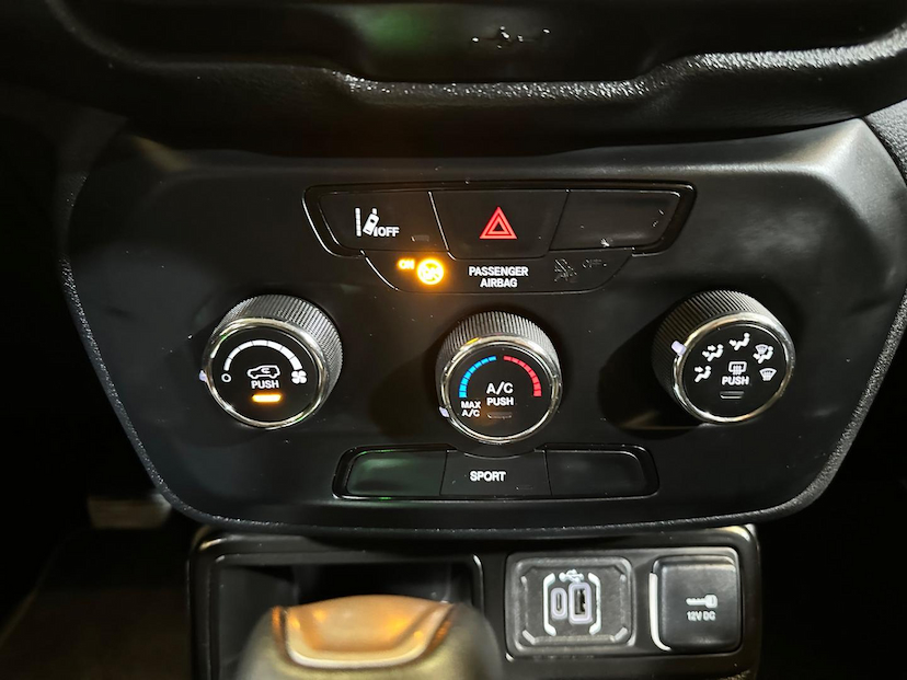 Foto do veículo JEEP RENEGADE  SPT T270 2023 24.800 KM 104.900,00