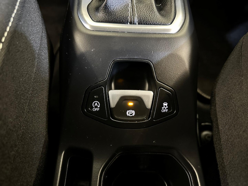 Foto do veículo JEEP RENEGADE  SPT T270 2023 24.800 KM 104.900,00