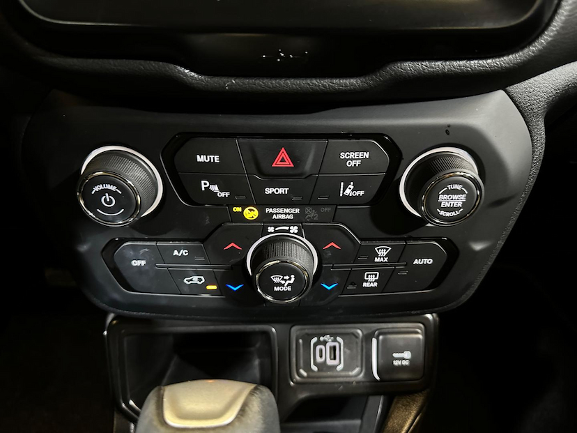 Foto do veículo JEEP RENEGADE  LGTD T270 2024 8.275 KM 119.900,00