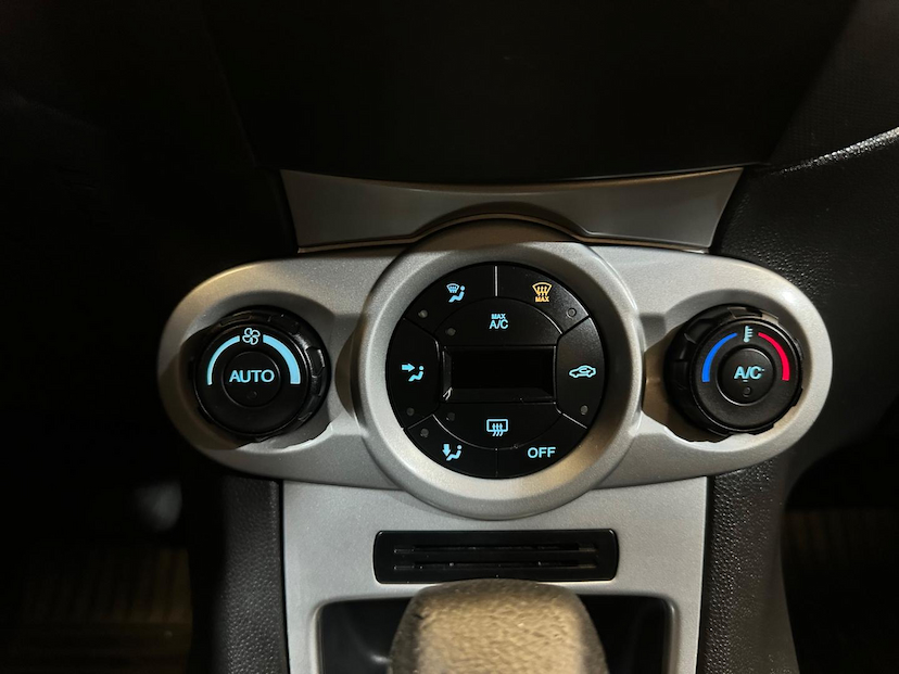 Foto do veículo FORD FIESTA  10SEL GTDI AUT 2018 93.136 KM 59.900,00