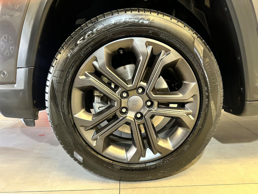 Foto do veículo JEEP COMPASS  LONG T 2025 11.740 KM 172.900,00