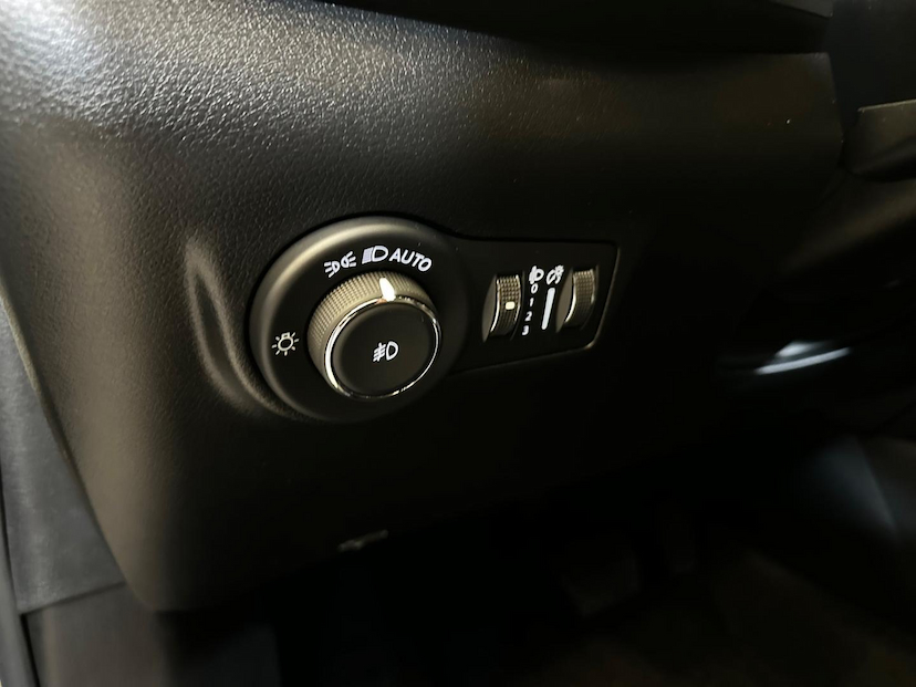 Foto do veículo JEEP COMPASS  LONG TF 2024 14.460 KM 151.900,00