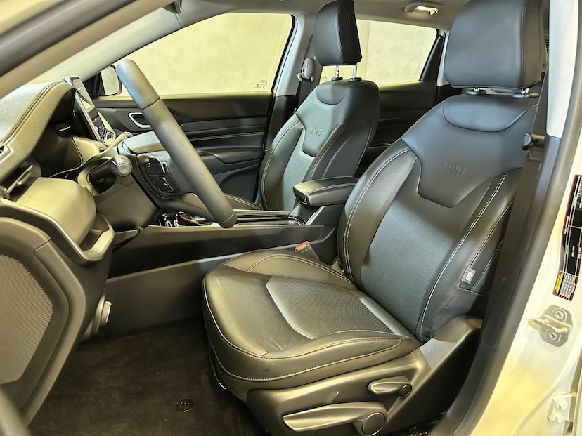 Foto do veículo JEEP COMPASS  LONG TF 2024 14.460 KM 151.900,00