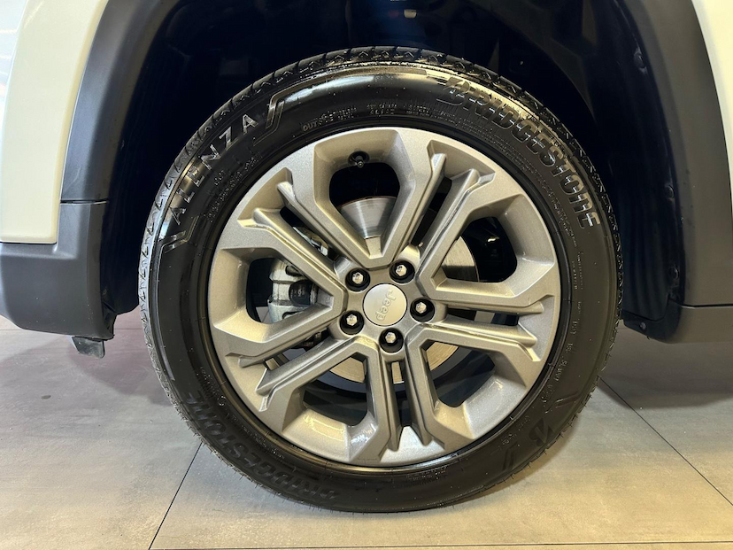 Foto do veículo JEEP COMPASS  LONG TF 2024 14.460 KM 151.900,00