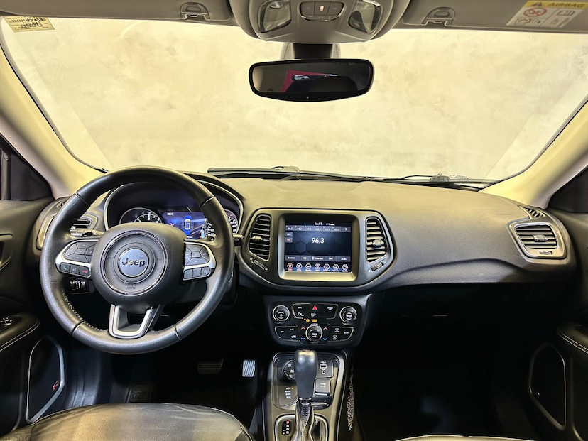 Foto do veículo JEEP COMPASS  LONGITUDE D 2020 54.000 KM 118.900,00