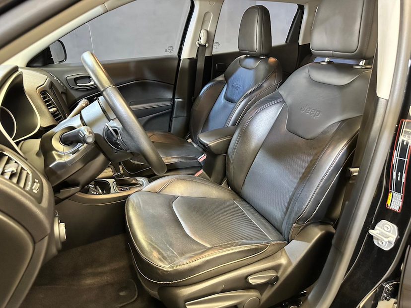Foto do veículo JEEP COMPASS  LONGITUDE D 2020 54.000 KM 118.900,00