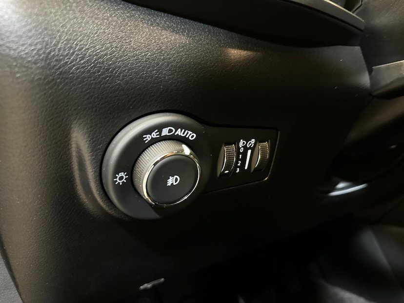 Foto do veículo JEEP COMPASS  LONG. T270 1.3 TB 4X2 FLEX AUT. 2025 9.526 KM 169.900,00