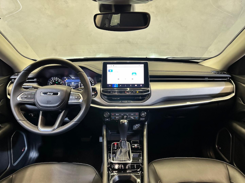 Foto do veículo JEEP COMPASS  LONG. T270 1.3 TB 4X2 FLEX AUT. 2023 44.405 KM 134.900,00
