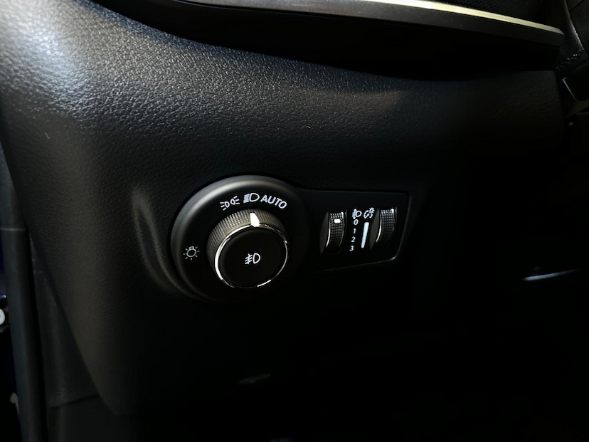 Foto do veículo JEEP COMPASS  LONG. T270 1.3 TB 4X2 FLEX AUT. 2023 44.405 KM 134.900,00
