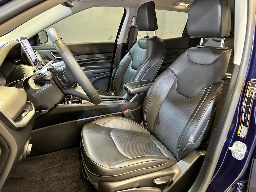 Foto do veículo JEEP COMPASS  LONG. T270 1.3 TB 4X2 FLEX AUT. 2023 44.405 KM 134.900,00