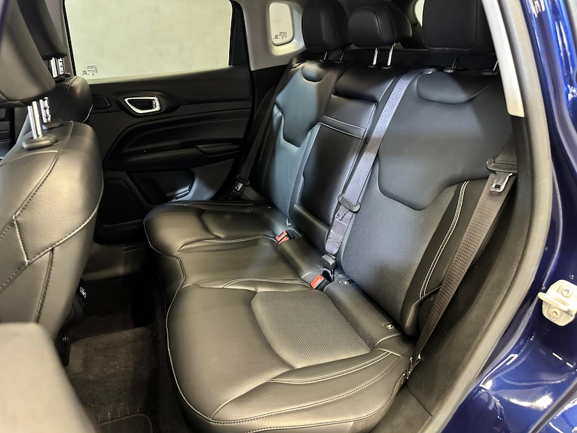 Foto do veículo JEEP COMPASS  LONG. T270 1.3 TB 4X2 FLEX AUT. 2023 44.405 KM 134.900,00