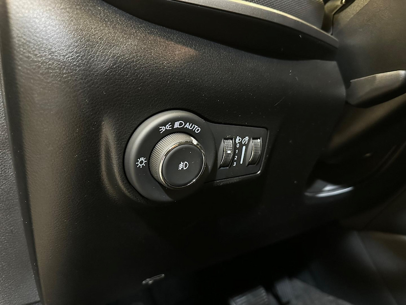 Foto do veículo JEEP COMPASS  LONG. T270 1.3 TB 4X2 FLEX AUT. 2024 18.297 KM 152.900,00