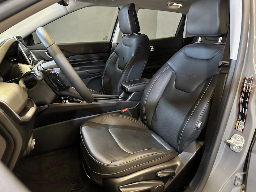Foto do veículo JEEP COMPASS  LONG. T270 1.3 TB 4X2 FLEX AUT. 2024 18.297 KM 152.900,00