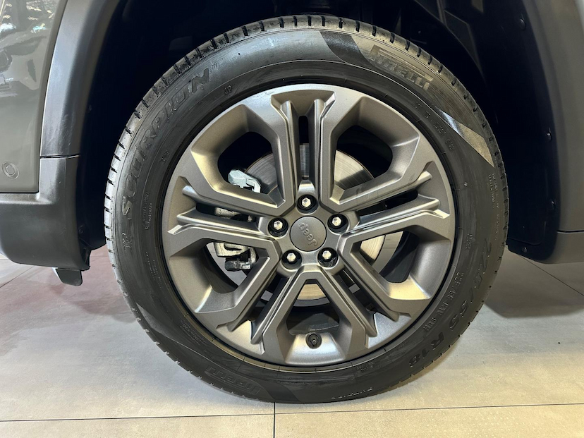 Foto do veículo JEEP COMPASS  LONG. T270 1.3 TB 4X2 FLEX AUT. 2024 18.297 KM 152.900,00