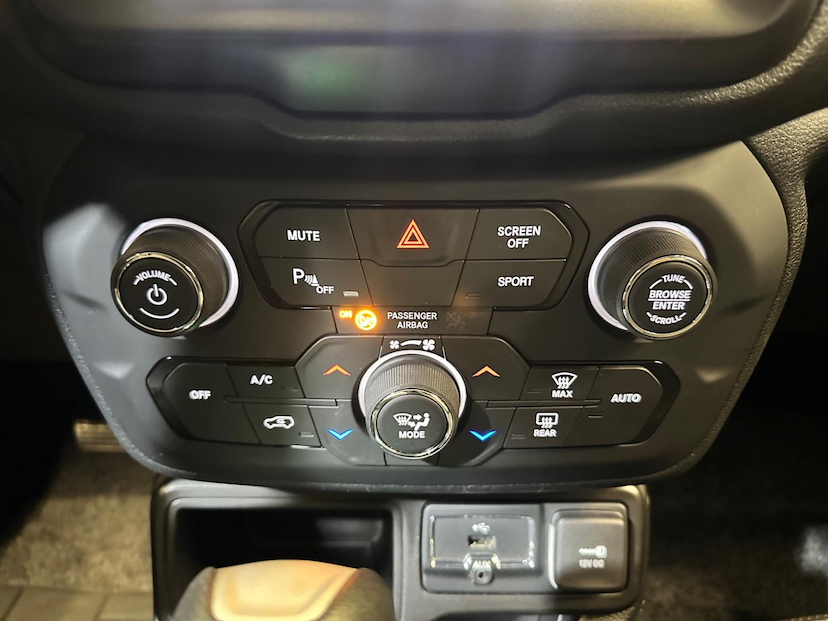 Foto do veículo JEEP RENEGADE  LNGTD AT 2019 99.112 KM 74.900,00