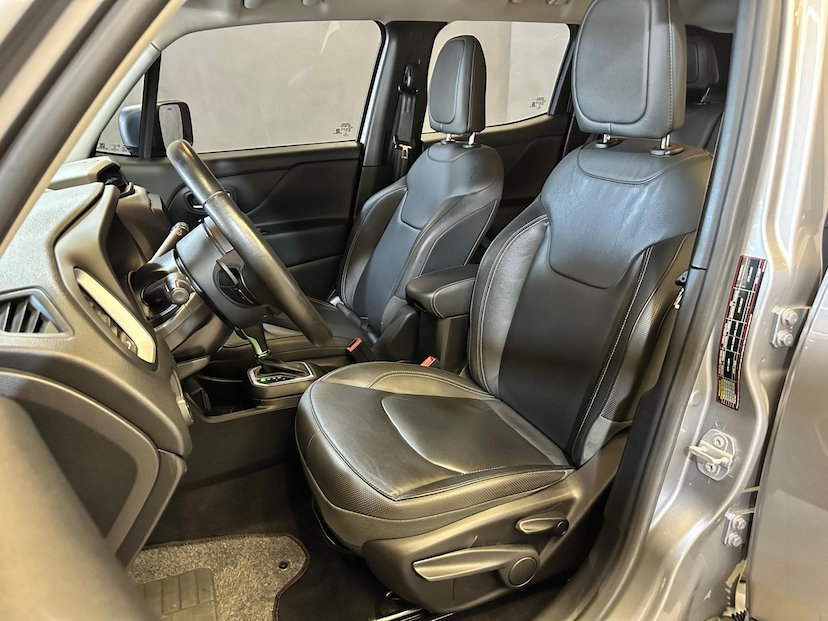Foto do veículo JEEP RENEGADE  LNGTD AT 2019 99.112 KM 74.900,00