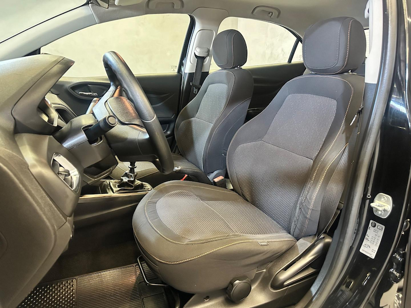 Foto do veículo CHEVROLET ONIX  1.4MT LTZ 2014 140.500 KM 49.900,00