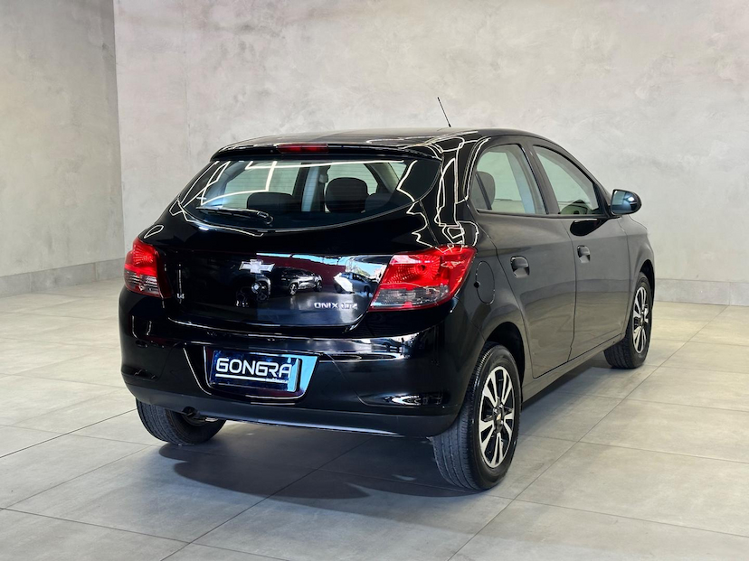 Foto do veículo CHEVROLET ONIX  1.4MT LTZ 2014 140.500 KM 49.900,00