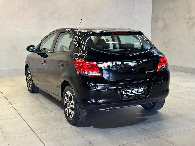 Foto do veículo CHEVROLET ONIX  1.4MT LTZ 2014 140.500 KM 49.900,00