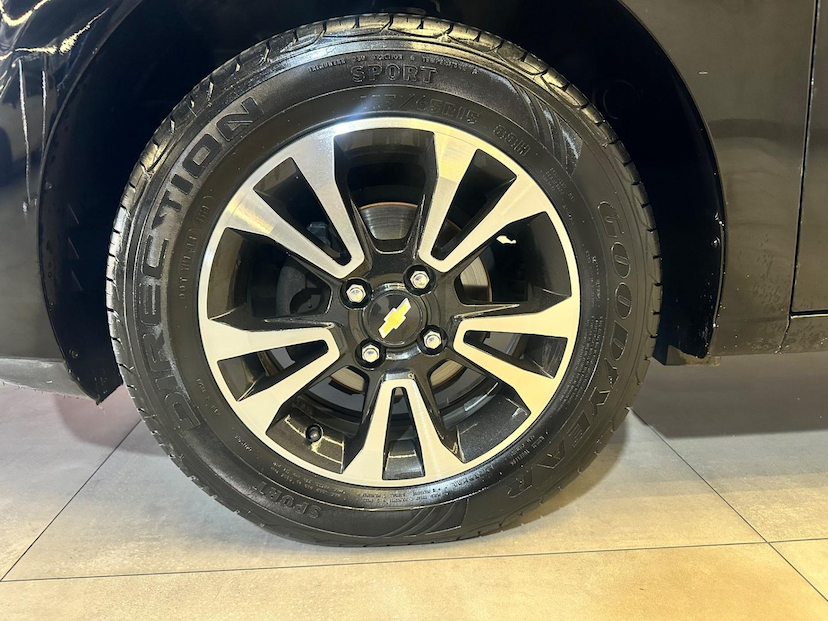 Foto do veículo CHEVROLET ONIX  1.4MT LTZ 2014 140.500 KM 49.900,00