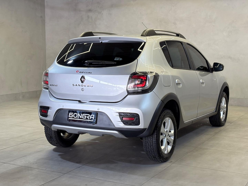 Foto do veículo RENAULT SANDERO  1.6 SL STEPWAY RIP CURL 16V FLEX 4P MANUAL 2017 102.325 KM 52.900,00