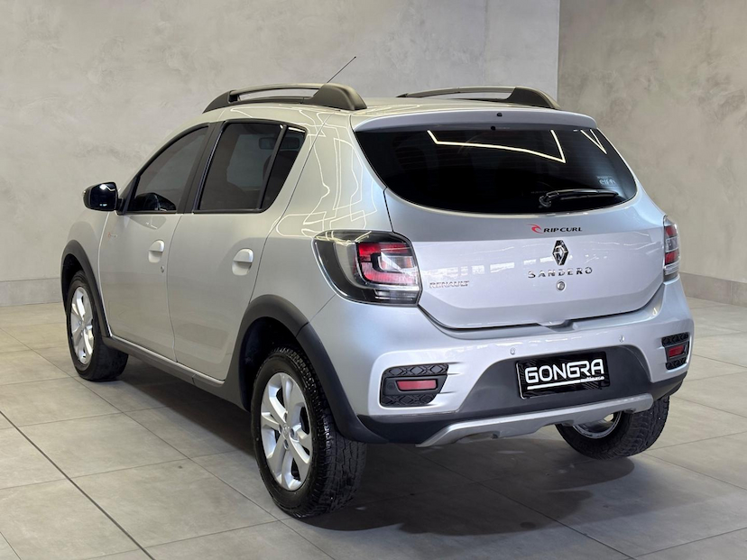 Foto do veículo RENAULT SANDERO  1.6 SL STEPWAY RIP CURL 16V FLEX 4P MANUAL 2017 102.325 KM 52.900,00