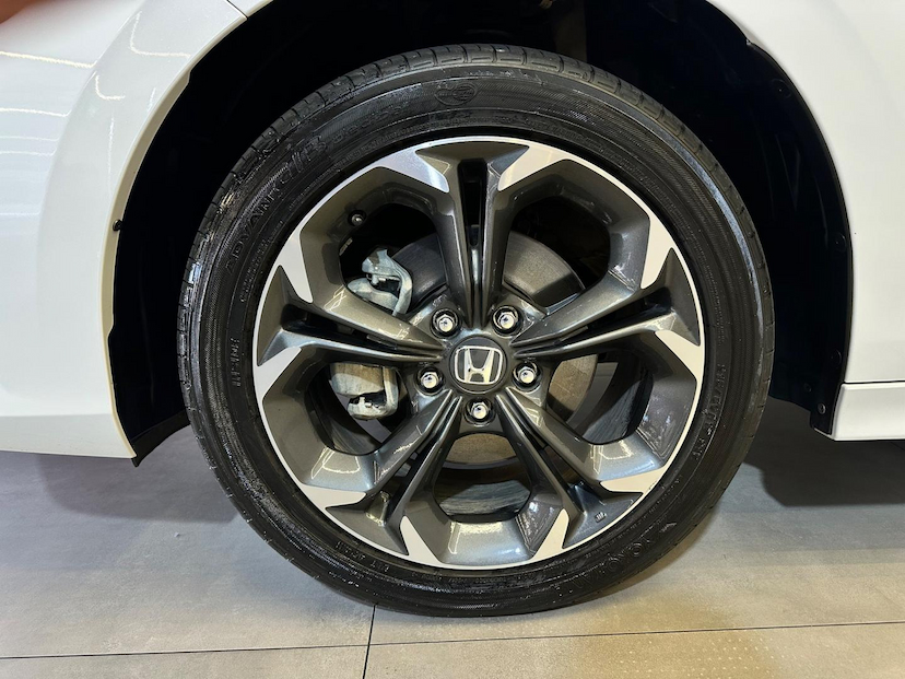 Foto do veículo HONDA CIVIC  SED.TOURING 2.0 16V AUT. (HÍBRIDO) 2024 17.749 KM 219.900,00