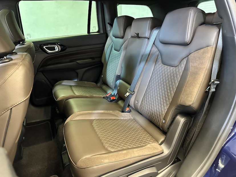 Foto do veículo JEEP COMMANDER  OVERLAND TD380 4X4 TURBO DIESEL 2025 11.263 KM 242.900,00