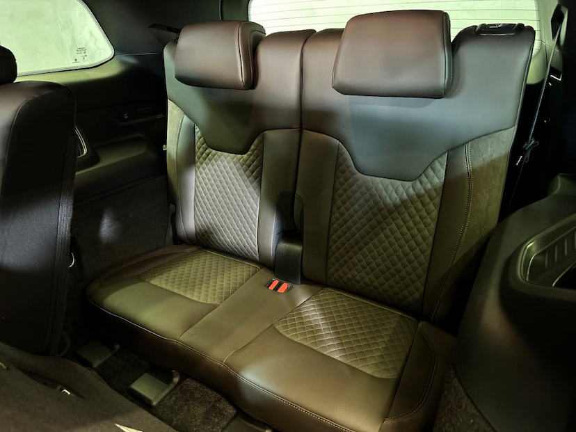 Foto do veículo JEEP COMMANDER  OVERLAND TD380 4X4 TURBO DIESEL 2025 11.263 KM 242.900,00