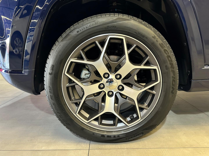 Foto do veículo JEEP COMMANDER  OVERLAND TD380 4X4 TURBO DIESEL 2025 11.263 KM 242.900,00