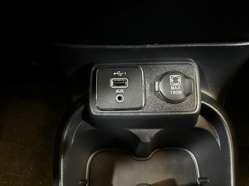 Foto do veículo FIAT MOBI  TREKKING 1.0MT 2025 3.396 KM 69.900,00