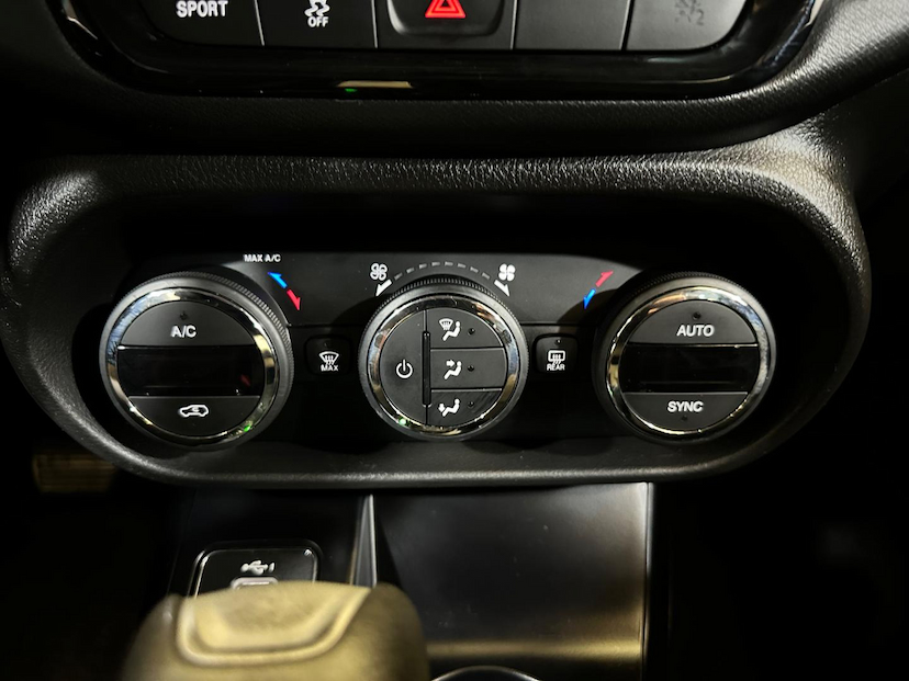 Foto do veículo FIAT TORO  FREEDOM 1.8 AT6 2021 97.252 KM 95.900,00