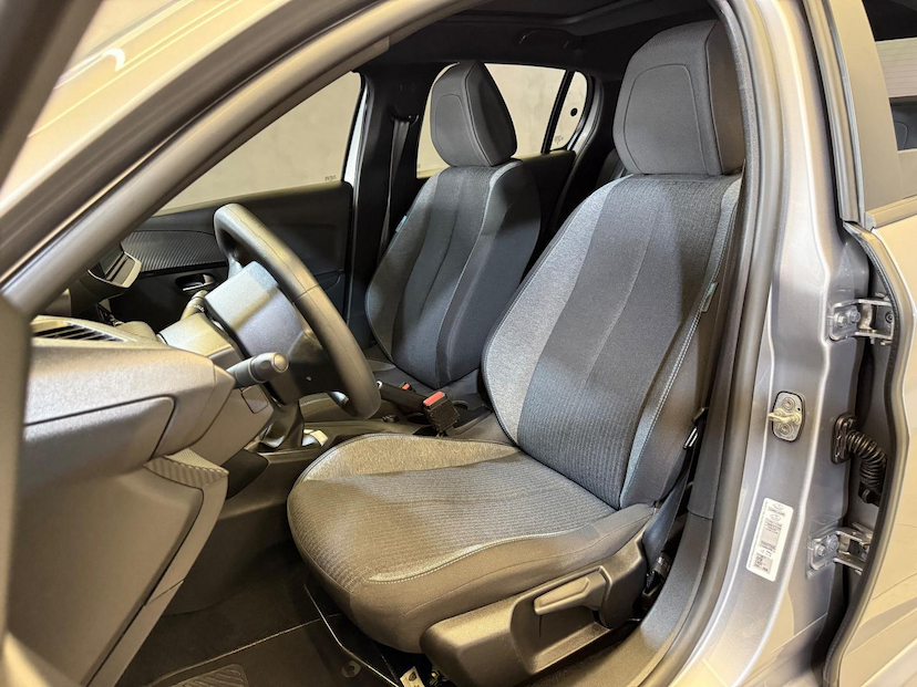 Foto do veículo PEUGEOT 208  STYLE MT 2024 15.594 KM 84.900,00