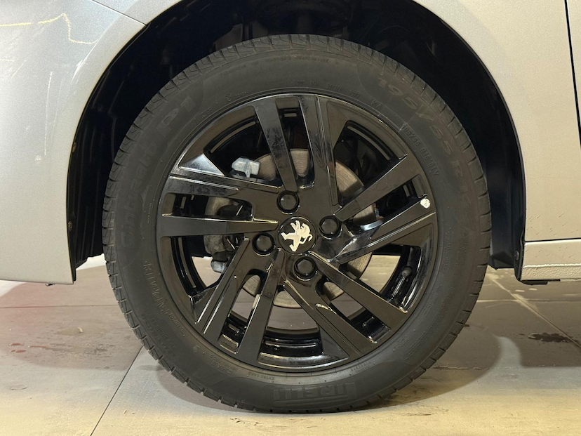 Foto do veículo PEUGEOT 208  STYLE MT 2024 15.594 KM 84.900,00